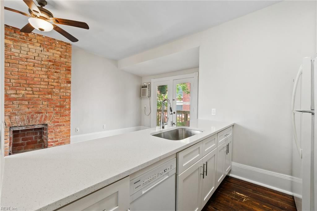 Photo of 407 Warren Crescent #4, Norfolk, VA 23507 (MLS # 10600053)