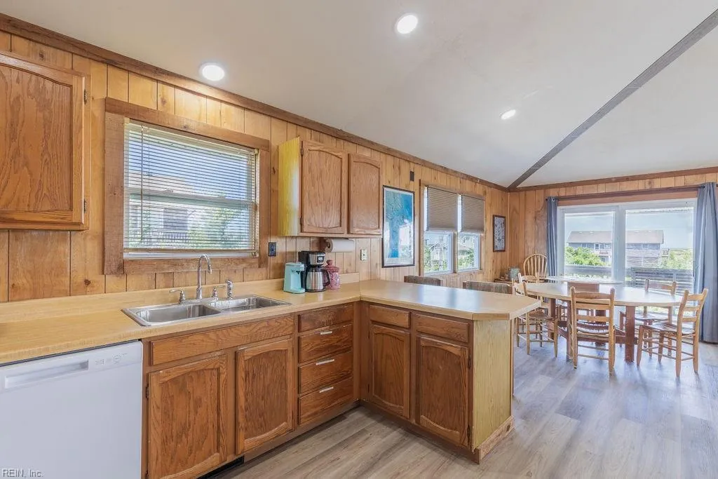 Salvo, North Carolina 27972, United States, 4 Bedrooms Bedrooms, ,2 BathroomsBathrooms,Residential,Active,18441