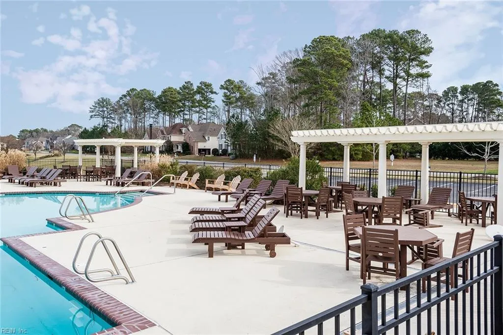 Carrollton, Virginia 23314, United States, 7 Bedrooms Bedrooms, ,5 BathroomsBathrooms,Residential,Pending,25600