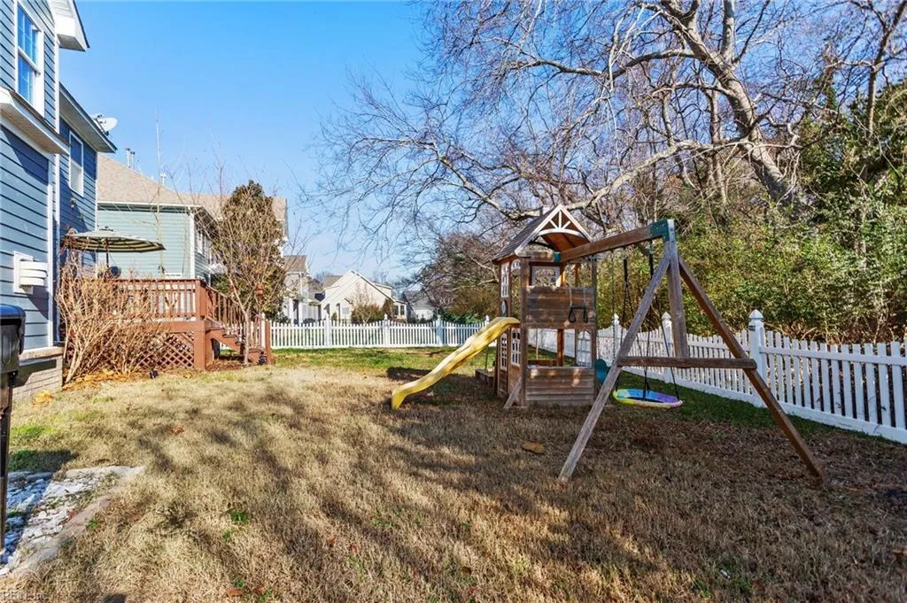 Carrollton, Virginia 23314, United States, 7 Bedrooms Bedrooms, ,5 BathroomsBathrooms,Residential,Pending,25600