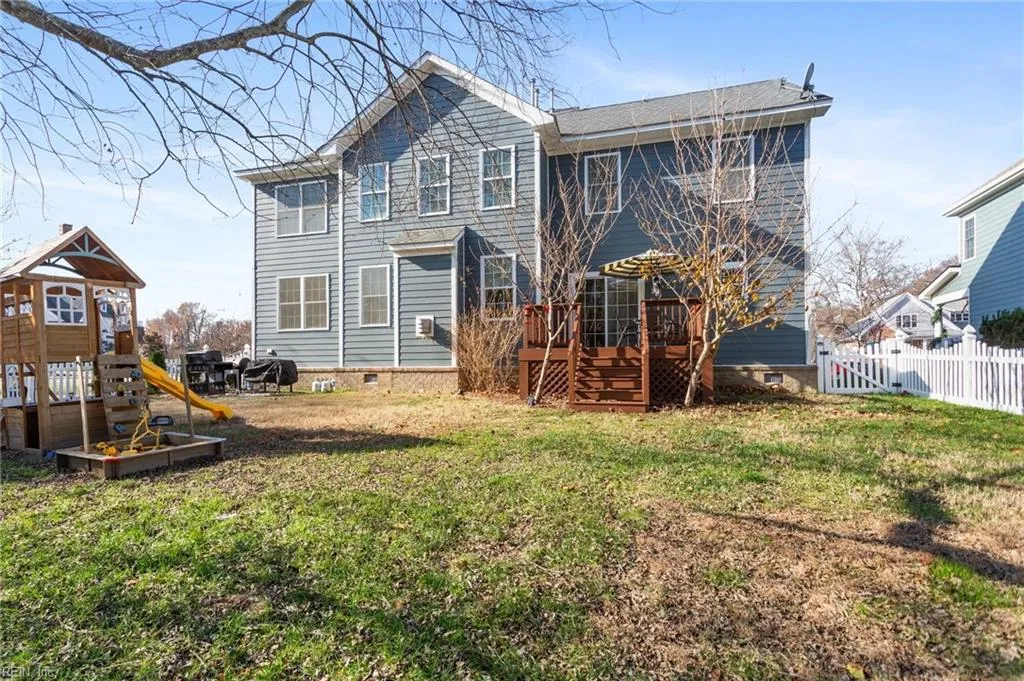 Carrollton, Virginia 23314, United States, 7 Bedrooms Bedrooms, ,5 BathroomsBathrooms,Residential,Pending,25600