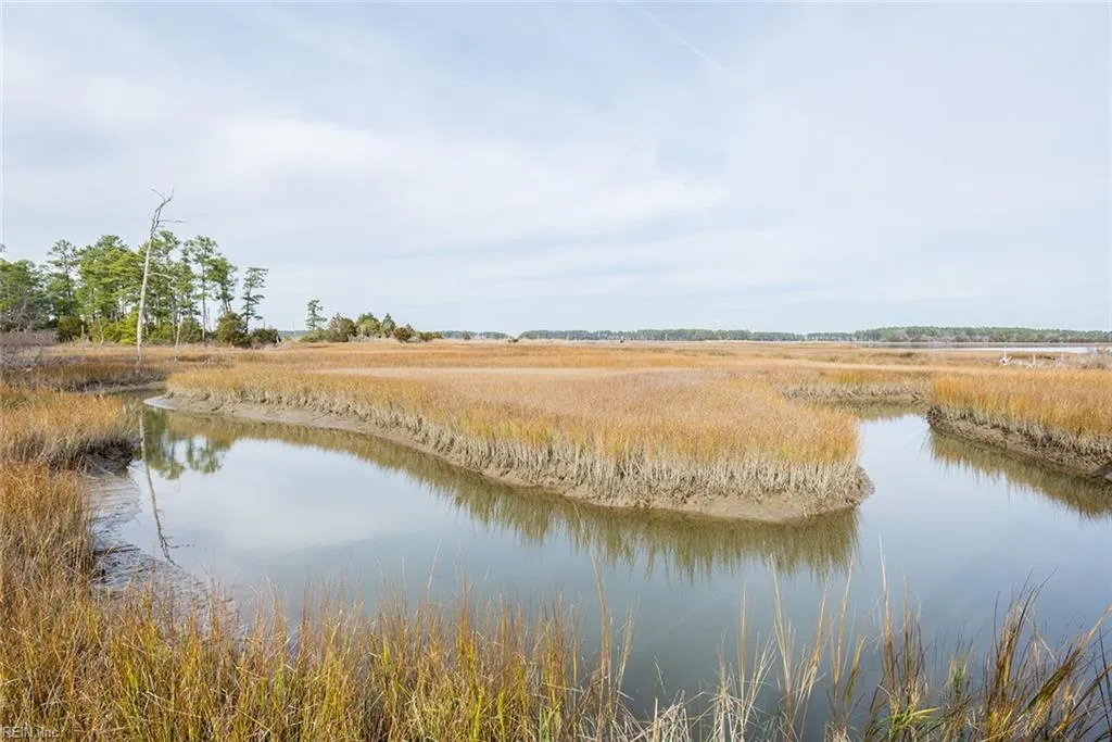 Carrollton, Virginia 23314, United States, 7 Bedrooms Bedrooms, ,5 BathroomsBathrooms,Residential,Pending,25600