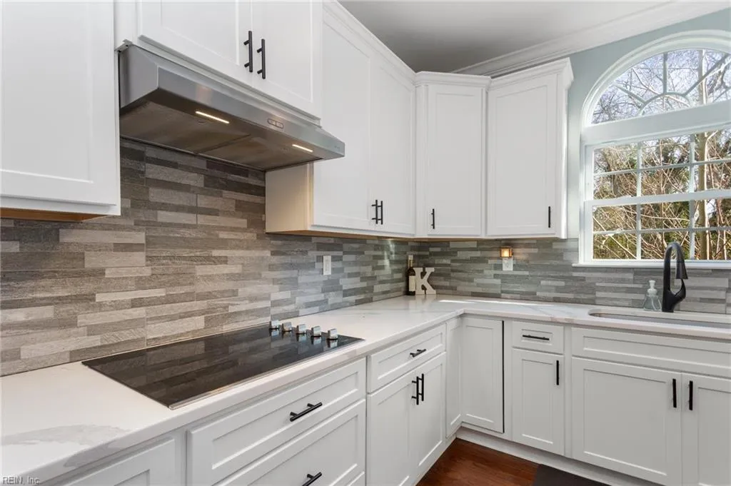 Carrollton, Virginia 23314, United States, 7 Bedrooms Bedrooms, ,5 BathroomsBathrooms,Residential,Pending,25600