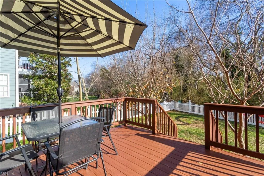 Carrollton, Virginia 23314, United States, 7 Bedrooms Bedrooms, ,5 BathroomsBathrooms,Residential,Pending,25600