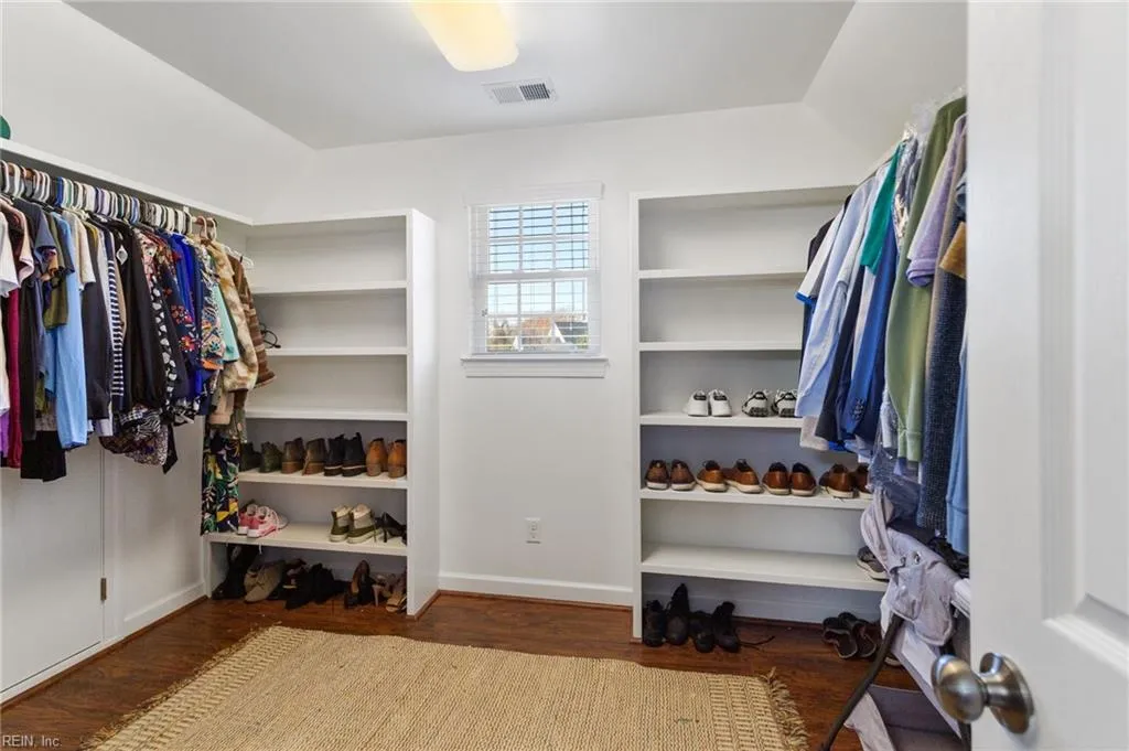 Carrollton, Virginia 23314, United States, 7 Bedrooms Bedrooms, ,5 BathroomsBathrooms,Residential,Pending,25600