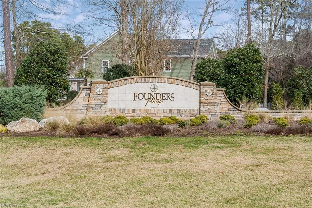 Carrollton, Virginia 23314, United States, 7 Bedrooms Bedrooms, ,5 BathroomsBathrooms,Residential,Pending,25600