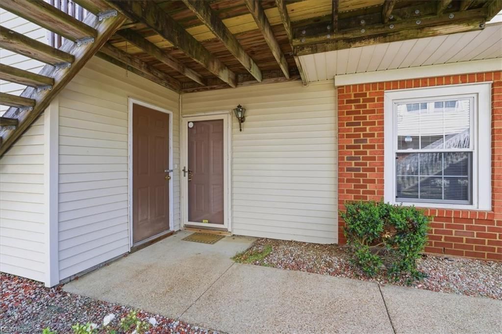 Photo of 5041 Gatehouse Way, Virginia Beach, VA 23455 (MLS # 10628115)