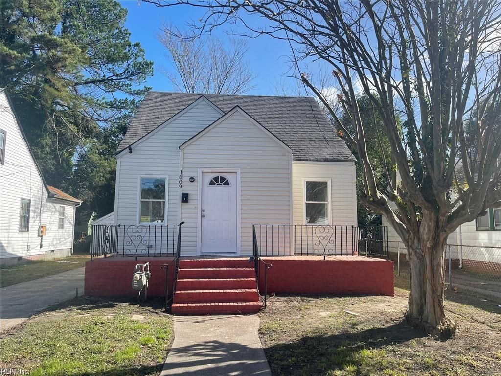 Photo of 1609 Richmond Avenue, Portsmouth, VA 23704 (MLS # 10642316)