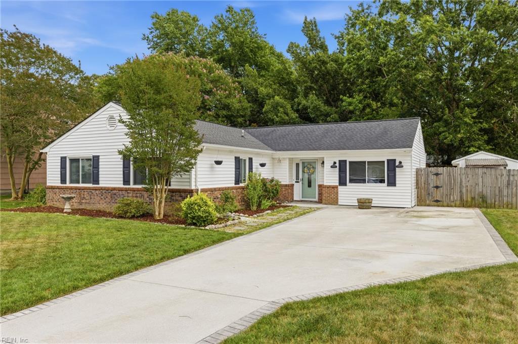 Photo of 1801 Oneida Court, Virginia Beach, VA 23453 (MLS # 10638575)