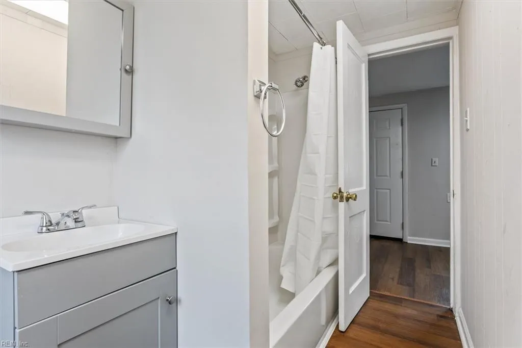 Hampton, Virginia 23669, United States, 3 Bedrooms Bedrooms, ,1 BathroomBathrooms,Residential,Active,193975