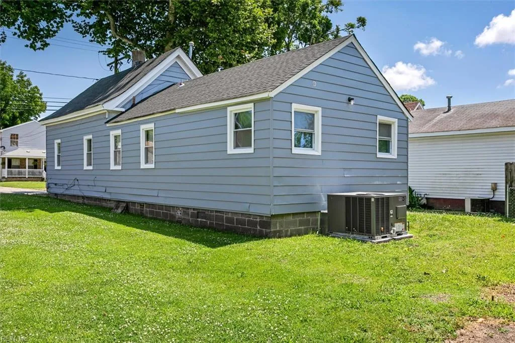 Hampton, Virginia 23669, United States, 3 Bedrooms Bedrooms, ,1 BathroomBathrooms,Residential,Active,193975