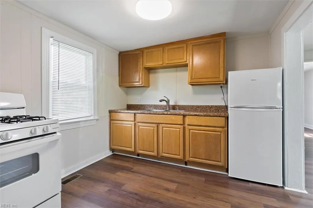 Hampton, Virginia 23669, United States, 3 Bedrooms Bedrooms, ,1 BathroomBathrooms,Residential,Active,193975