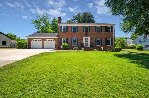 Photo of 4 E Governor Drive, Newport News, VA 23602 (MLS # 10640171)