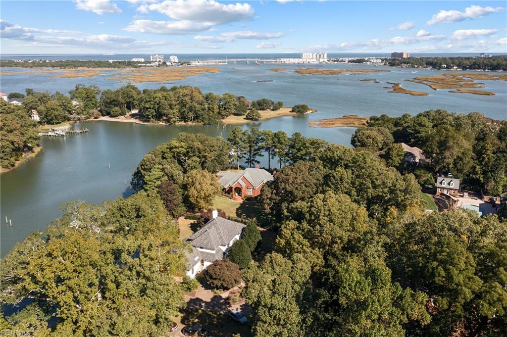 1632 W Little Neck RD