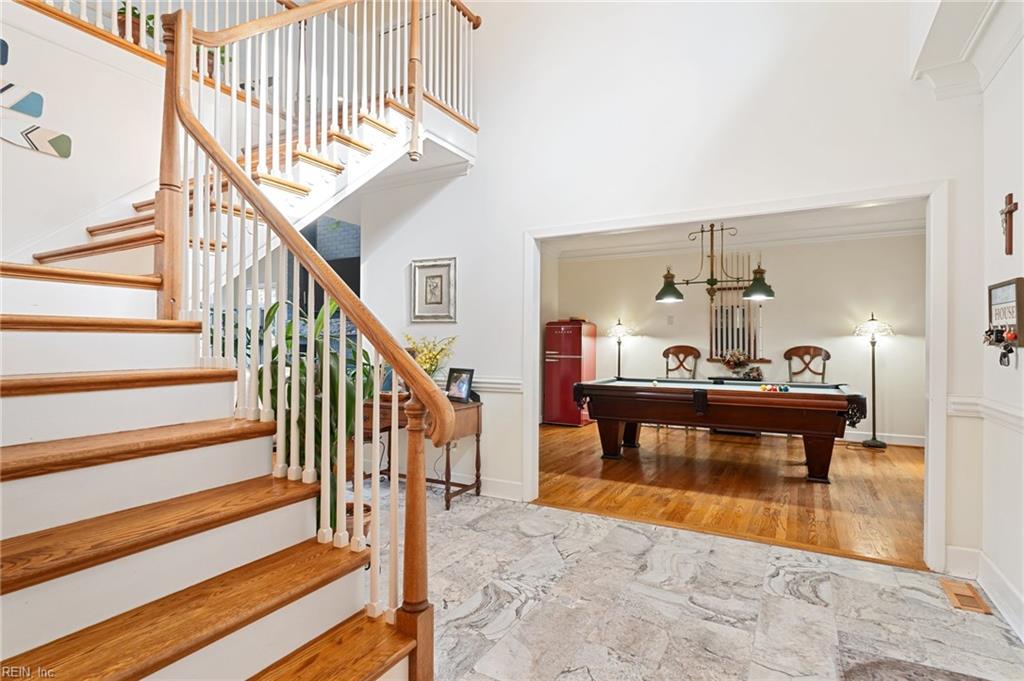 1632 W Little Neck RD