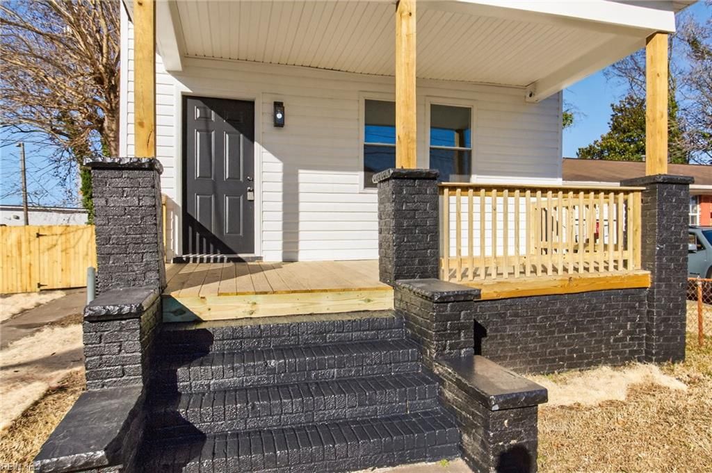 Photo of 1440 Mt Vernon Avenue, Portsmouth, VA 23703 (MLS # 10614582)