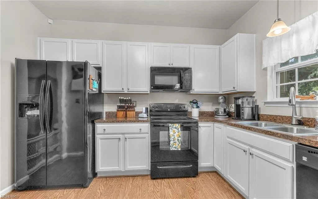 Portsmouth, Virginia 23703, United States, 4 Bedrooms Bedrooms, ,3 BathroomsBathrooms,Residential,Active,208329