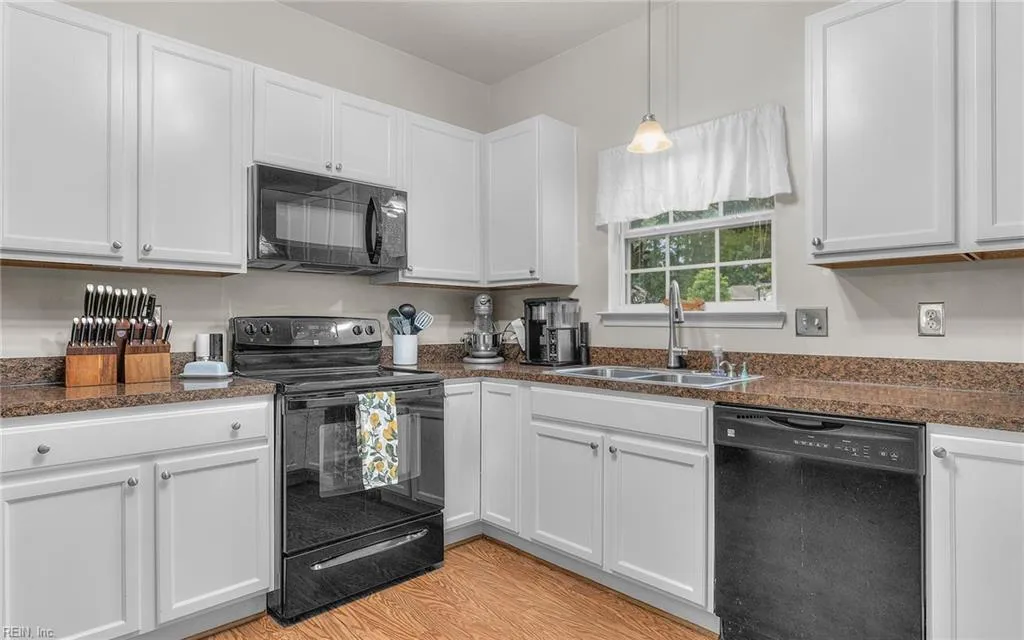 Portsmouth, Virginia 23703, United States, 4 Bedrooms Bedrooms, ,3 BathroomsBathrooms,Residential,Active,208329