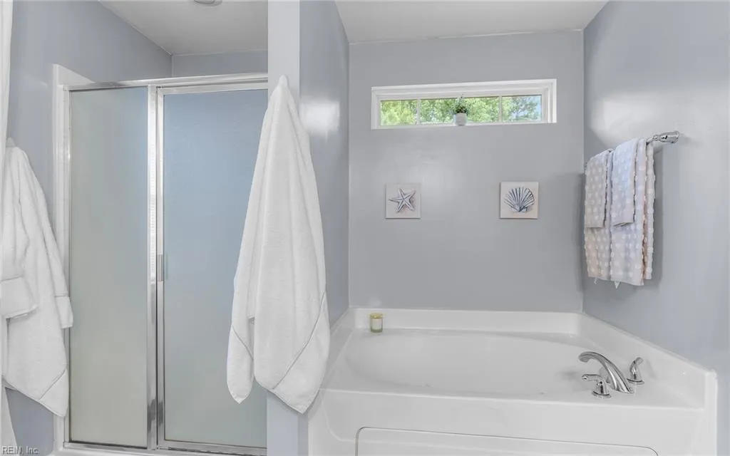 Portsmouth, Virginia 23703, United States, 4 Bedrooms Bedrooms, ,3 BathroomsBathrooms,Residential,Active,208329