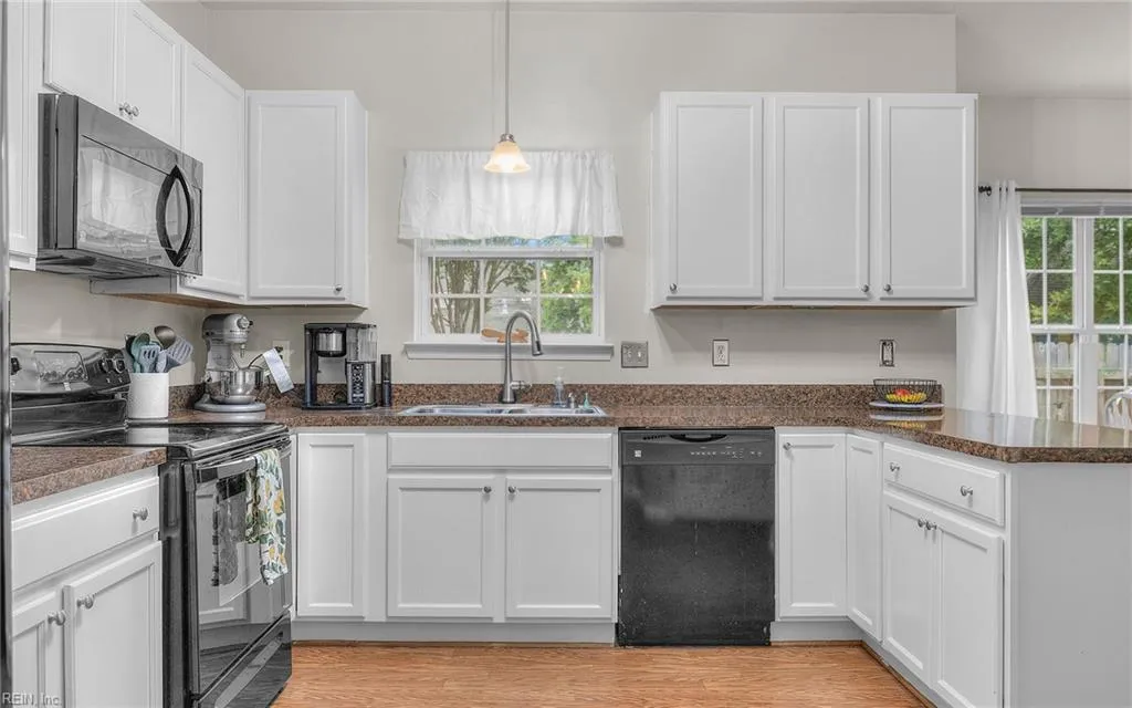 Portsmouth, Virginia 23703, United States, 4 Bedrooms Bedrooms, ,3 BathroomsBathrooms,Residential,Active,208329