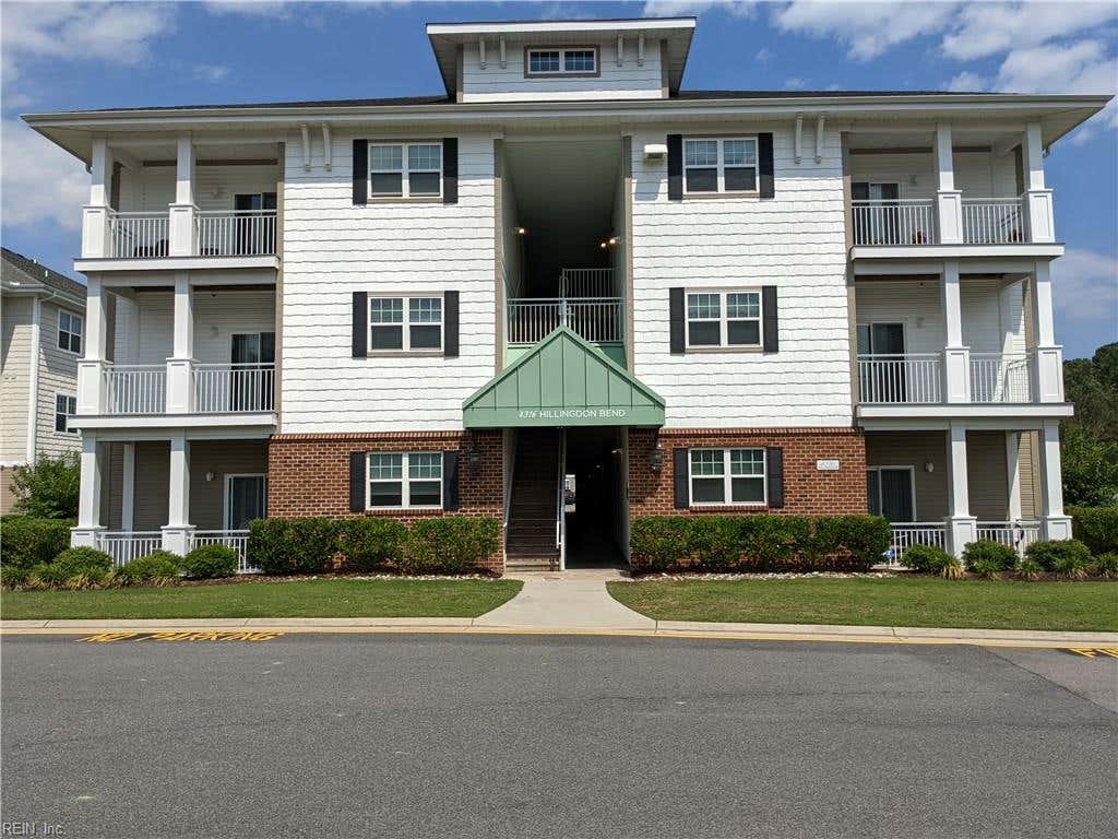 Photo of 4316 Hillingdon Bend #207, Chesapeake, VA 23321 (MLS # 10637657)
