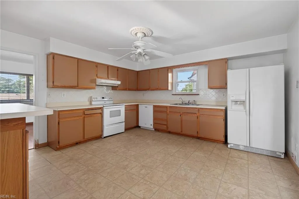 Virginia Beach, Virginia 23451, United States, 4 Bedrooms Bedrooms, ,4 BathroomsBathrooms,Residential,Active,257612