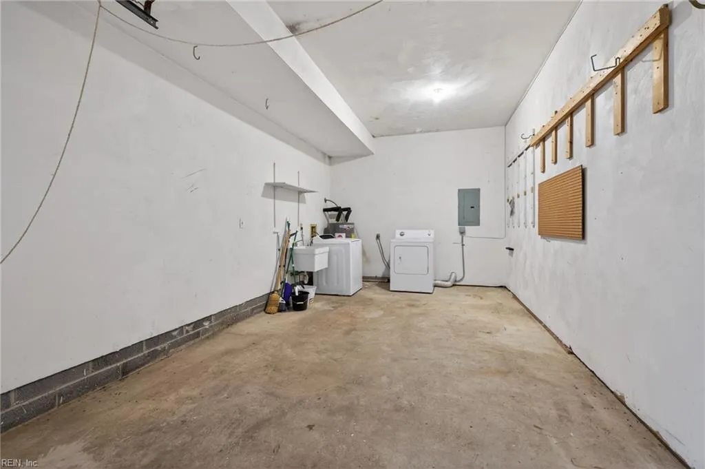 Virginia Beach, Virginia 23451, United States, 4 Bedrooms Bedrooms, ,4 BathroomsBathrooms,Residential,Active,257612