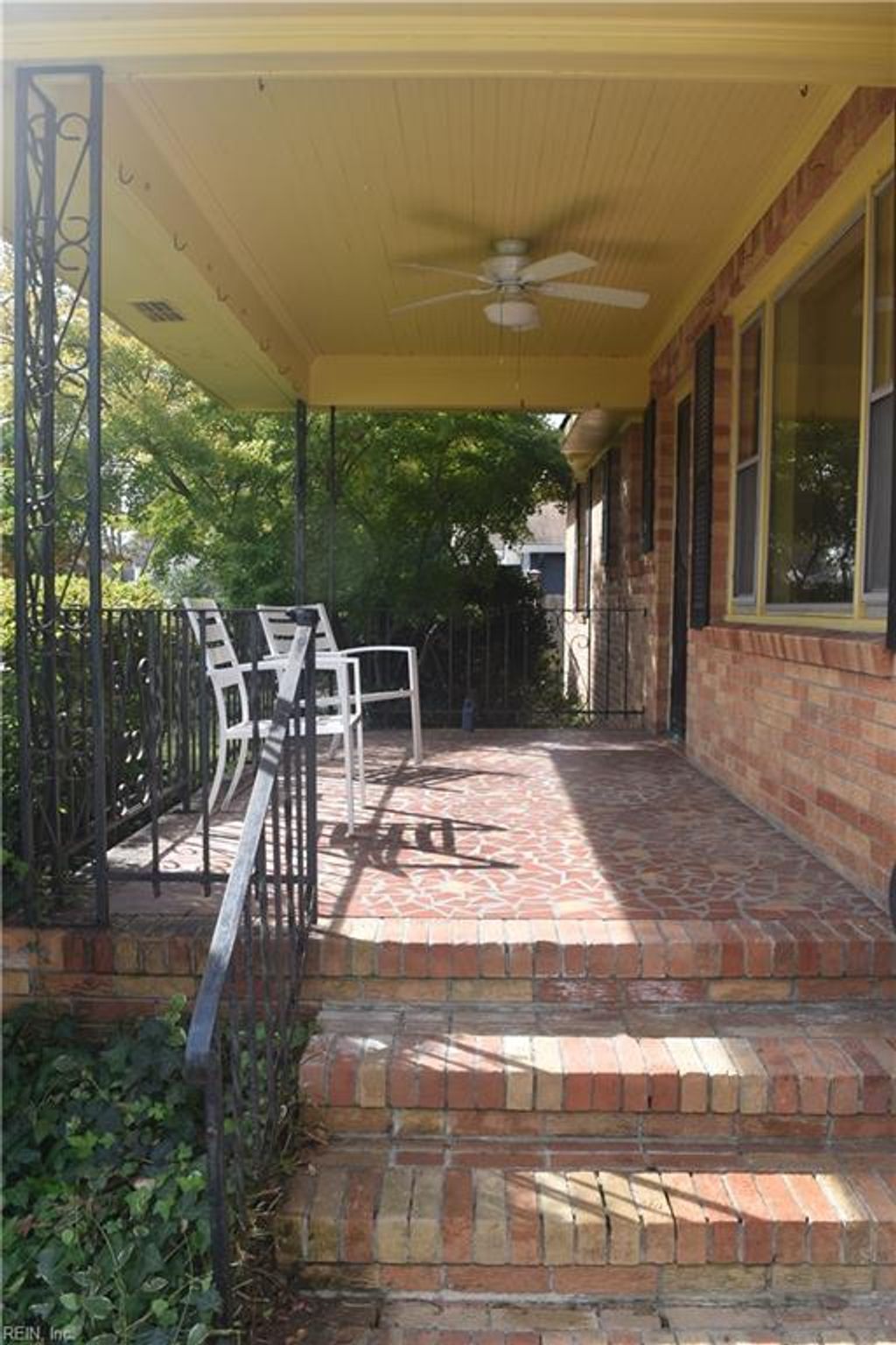 Photo of 424 Hartsdale Road, Virginia Beach, VA 23462 (MLS # 10607781)