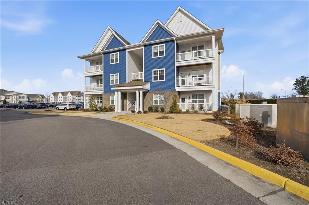 Photo of 1732 Dromolin Drive #303, Virginia Beach, VA 23456 (MLS # 10614840)