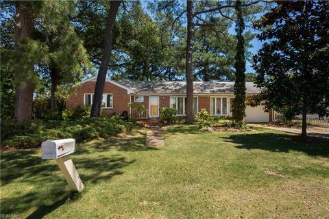 Single Family Residence in Virginia Beach VA 2108 Lynnhaven Circle.jpg