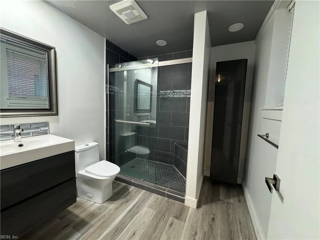 Norfolk, Virginia 23510, United States, 2 Bedrooms Bedrooms, ,2 BathroomsBathrooms,Residential,Active,22176