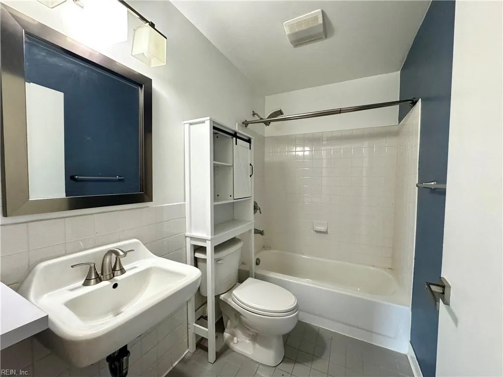 Norfolk, Virginia 23510, United States, 2 Bedrooms Bedrooms, ,2 BathroomsBathrooms,Residential,Active,22176