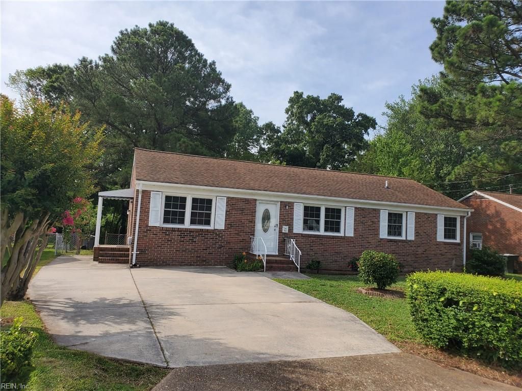 Photo of 8 Sheralyn Place, Hampton, VA 23666 (MLS # 10642192)