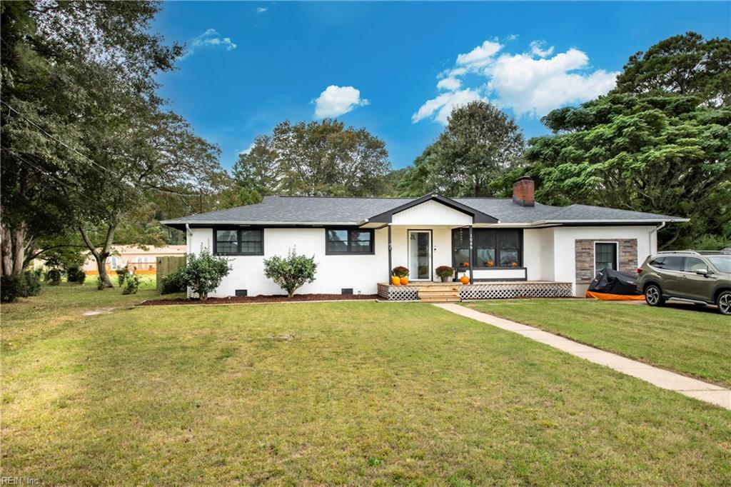 Photo of 1049 Norwich Ave Avenue, Virginia Beach, VA 23455 (MLS # 10654614)