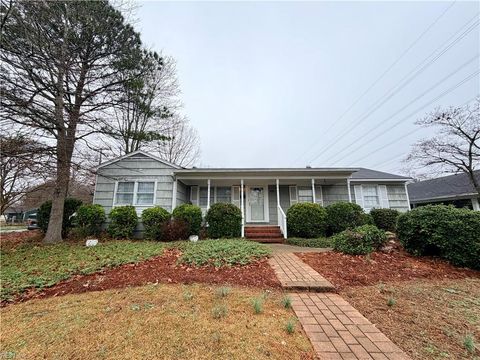 Photo of 220 Robinson Drive, Newport News, VA 23601 (MLS # 10624342)