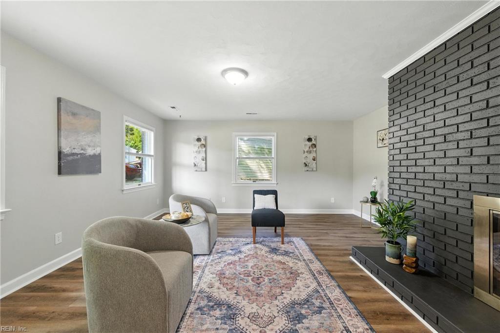 104 W Rexford DR
