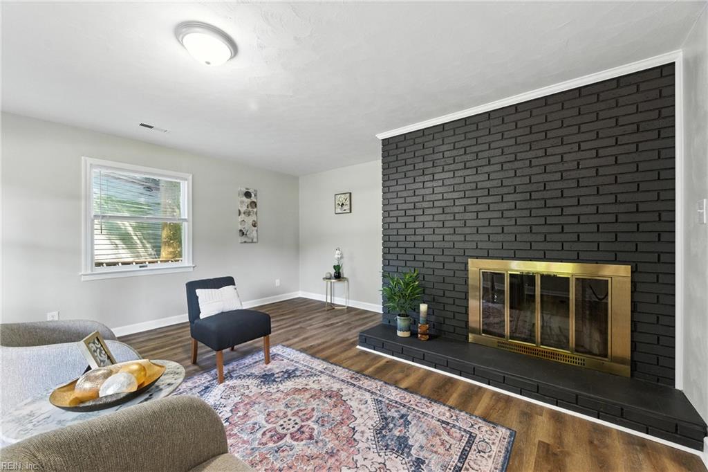 104 W Rexford DR