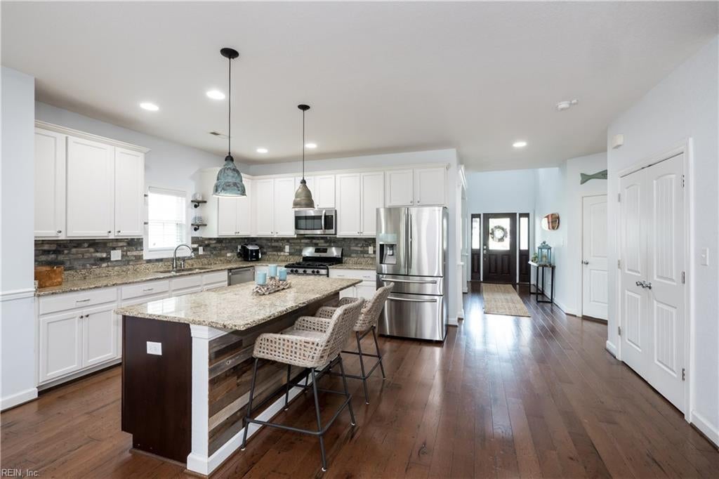 Photo of 2057 Grandon Loop, Virginia Beach, VA 23456 (MLS # 10640548)