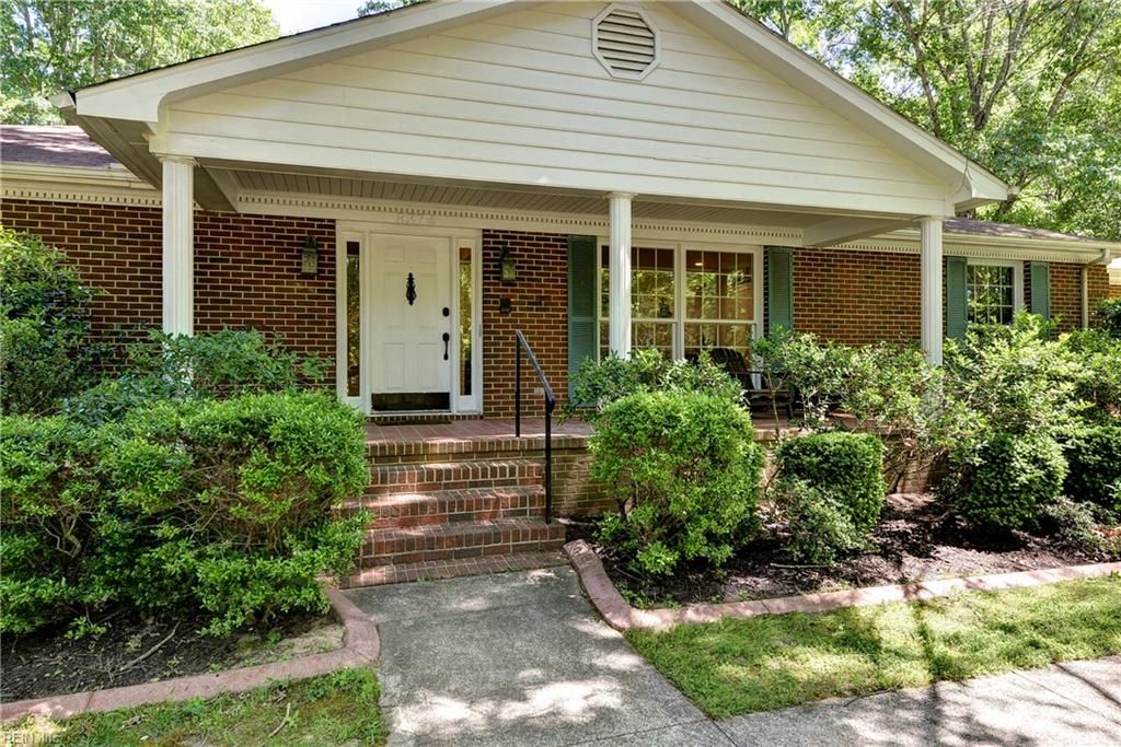 Photo of 8374 York River Park Road, Williamsburg, VA 23188 (MLS # 10634536)