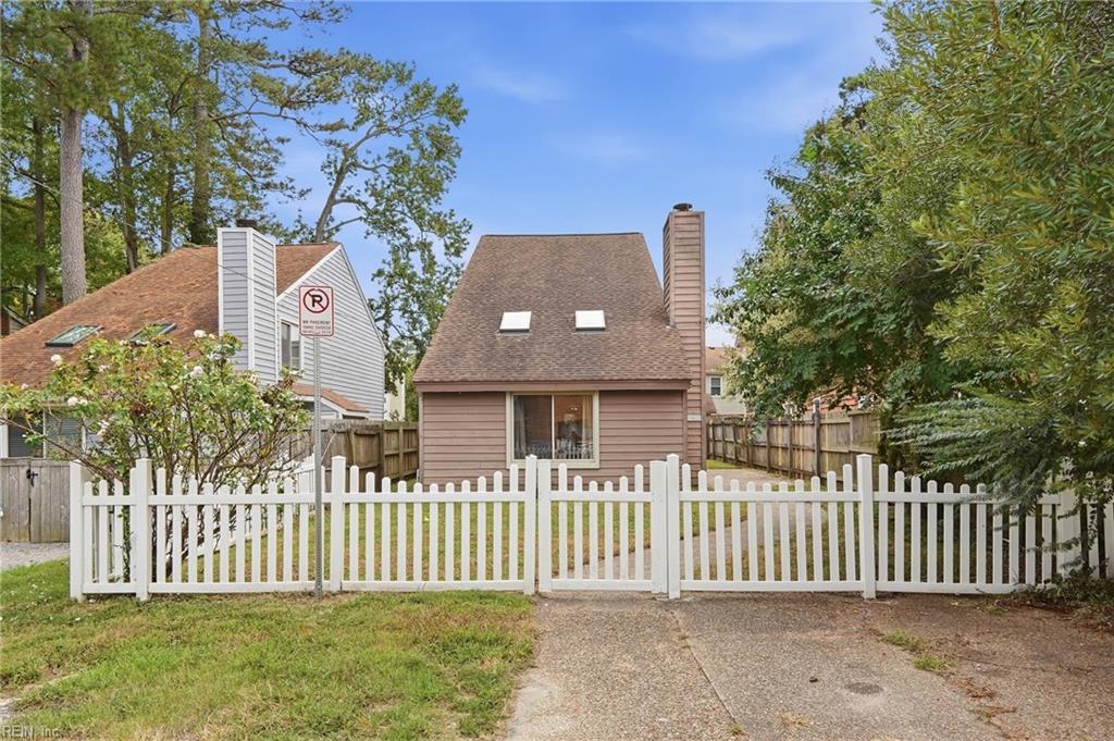 Photo of 917 A Street, Virginia Beach, VA 23451 (MLS # 10655288)