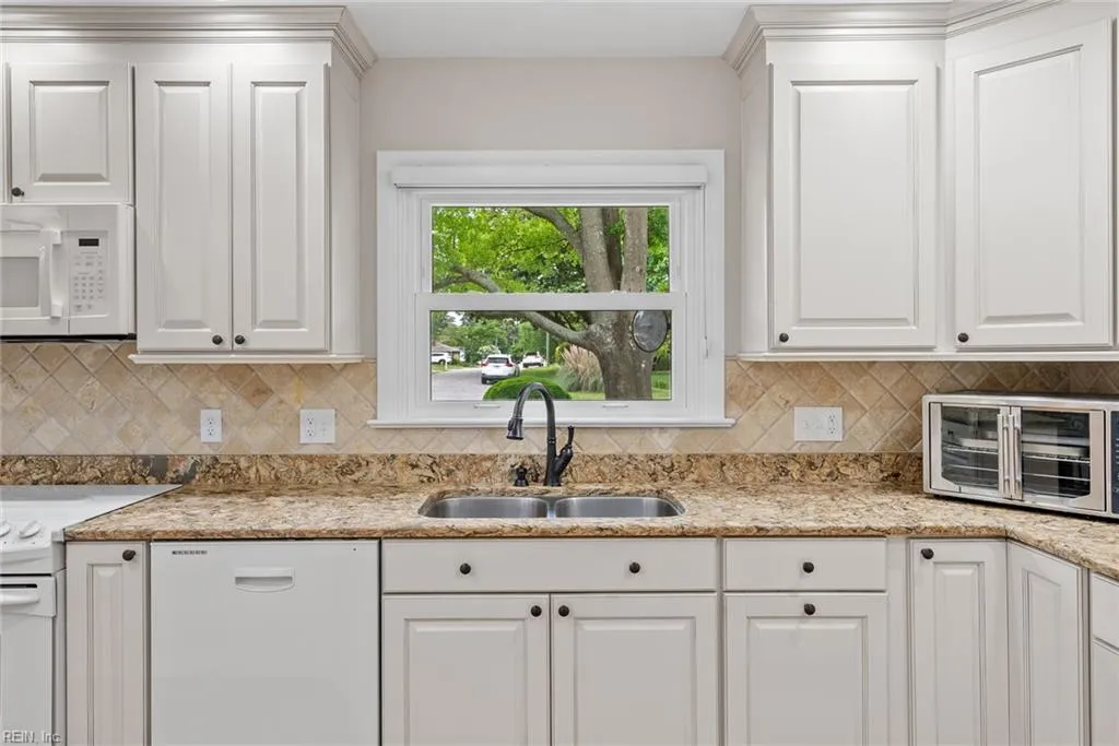 Virginia Beach, Virginia 23455, United States, 3 Bedrooms Bedrooms, ,3 BathroomsBathrooms,Residential,Active,156477