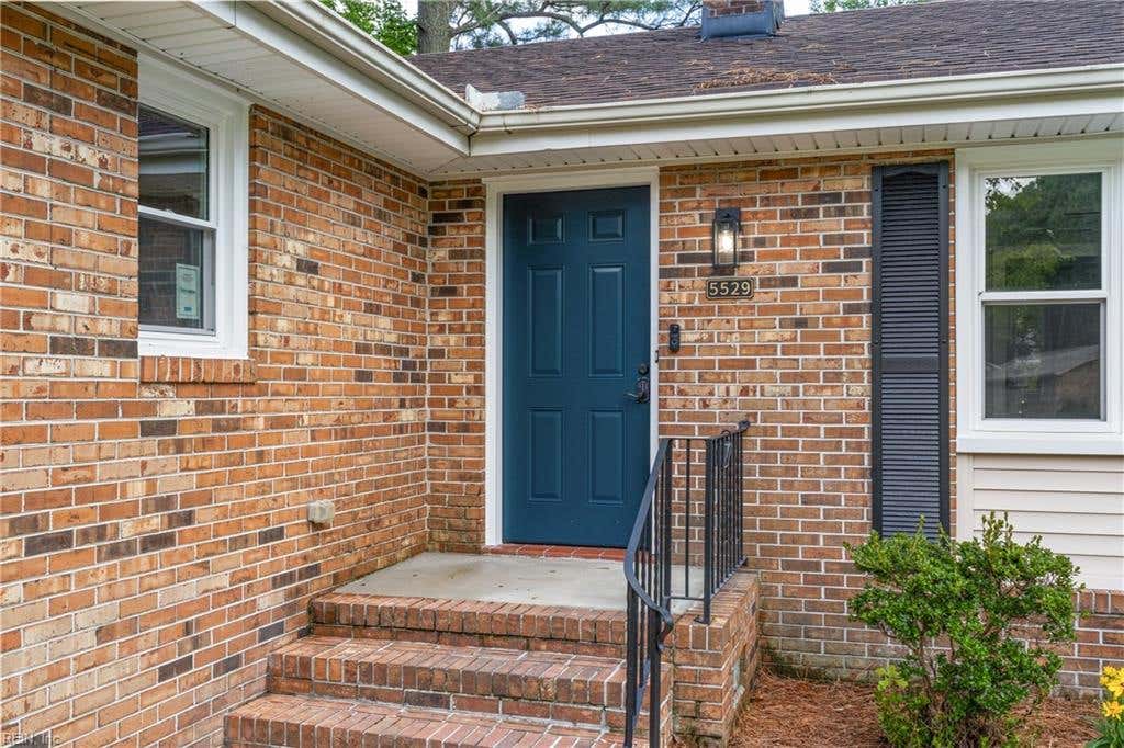 Photo of 5529 S Greenefield Drive, Portsmouth, VA 23703 (MLS # 10648050)