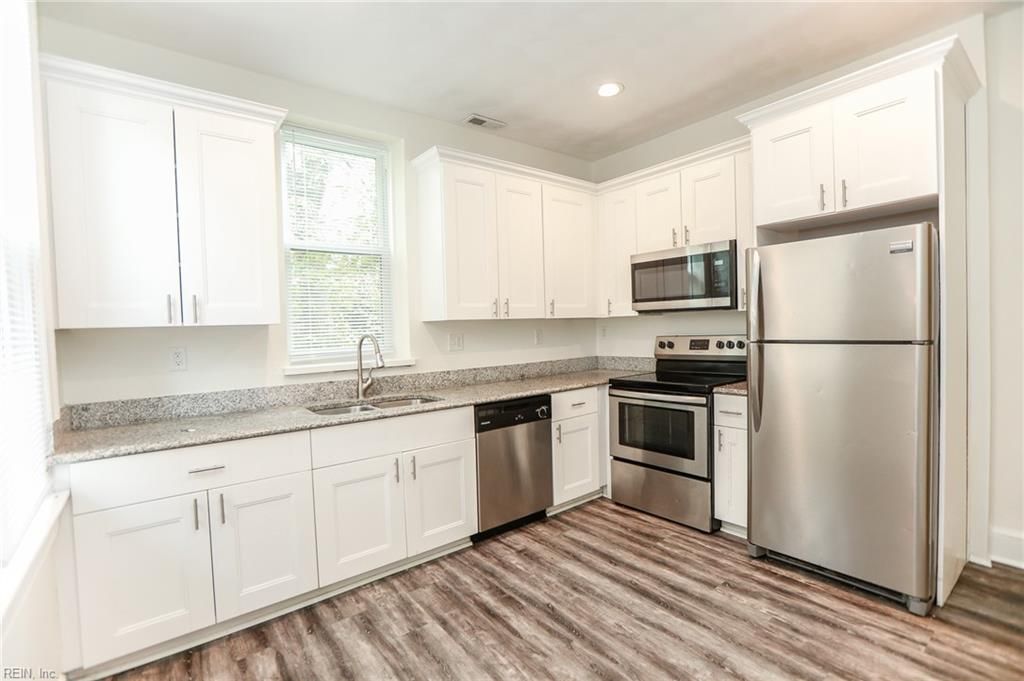 Photo of 114 W 28th Street, Norfolk, VA 23504 (MLS # 10619073)