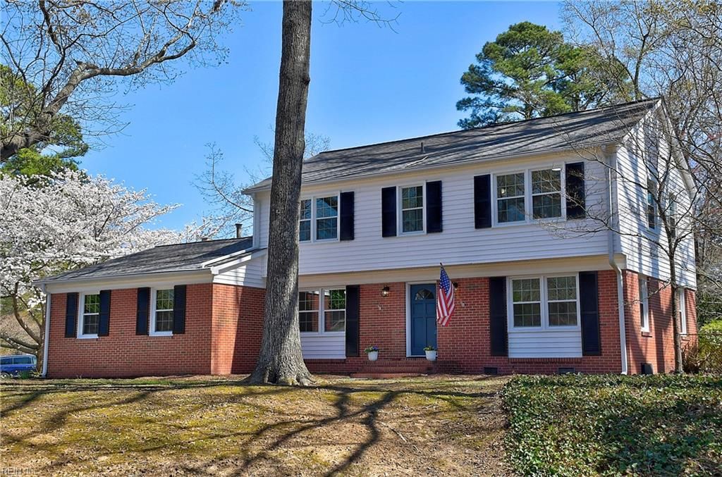 Photo of 612 QUEENSGROVE Crescent, Virginia Beach, VA 23452 (MLS # 10626202)