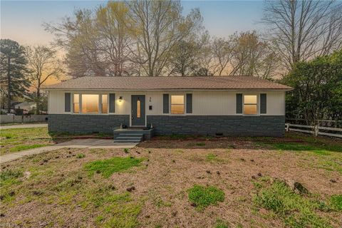 Photo of 26 Woodhaven Road, Newport News, VA 23608 (MLS # 10626774)