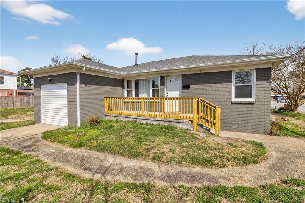 Photo of 600 Phillips Avenue, Portsmouth, VA 23707 (MLS # 10623987)