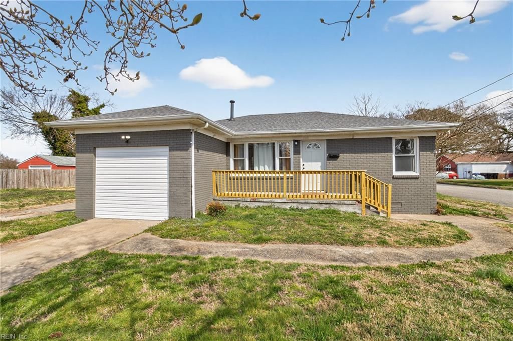 Photo of 600 Phillips Avenue, Portsmouth, VA 23707 (MLS # 10623987)