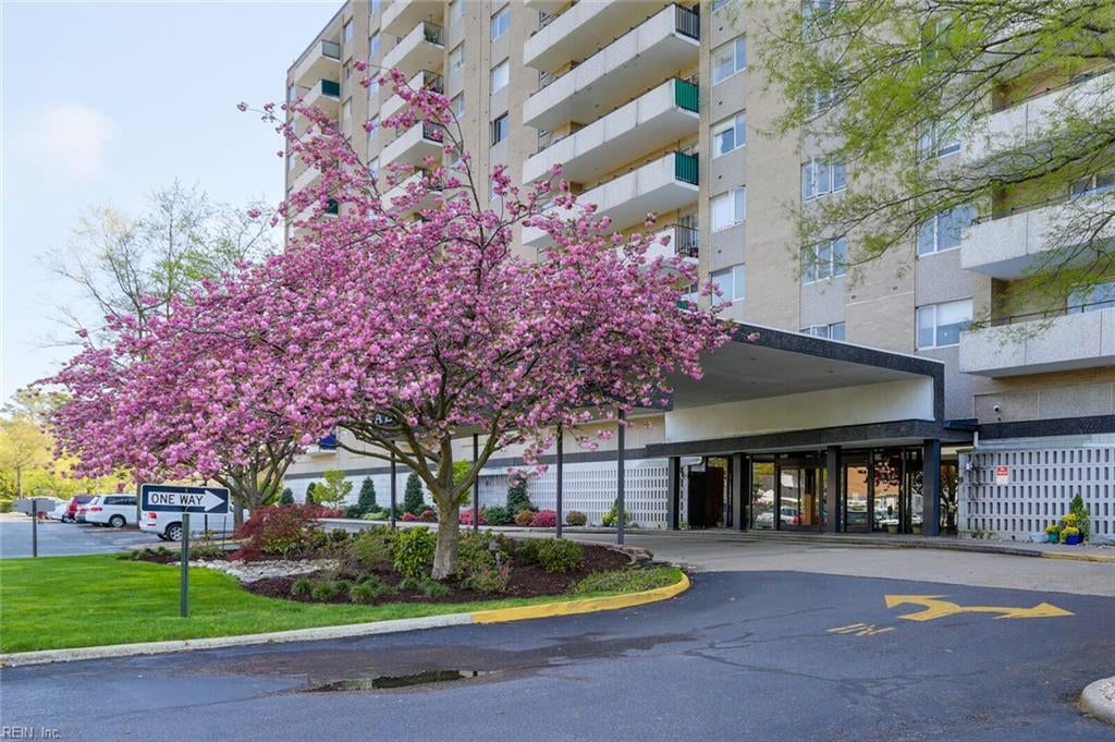 Photo of 7320 Glenroie Avenue #11J, Norfolk, VA 23505 (MLS # 10651231)