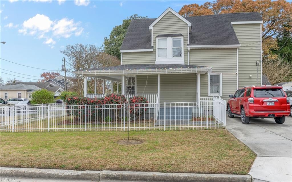 Photo of 733 FILER Street, Norfolk, VA 23504 (MLS # 10612200)