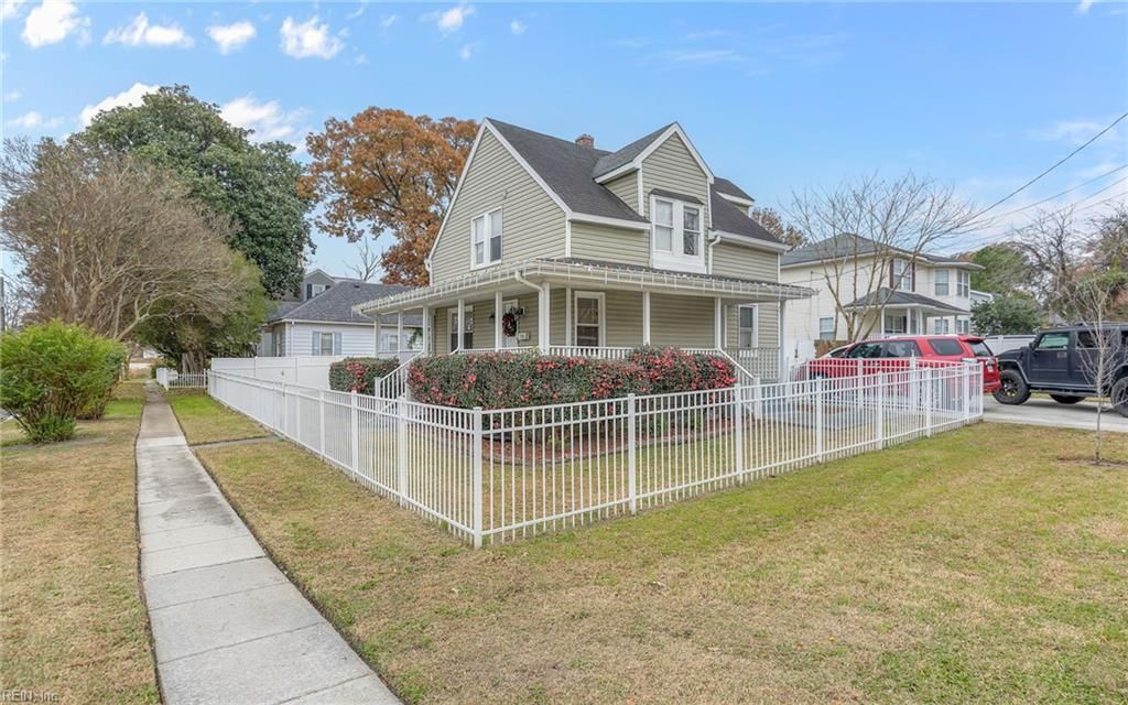 Photo of 733 FILER Street, Norfolk, VA 23504 (MLS # 10612200)